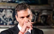 El presidente del Gobierno, Pedro Sánchez, ofrece una rueda de prensa en la Embajada de España en el Vaticano, este miércoles.