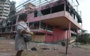 Comerciantes y propietarios denunciaron presuntas negligencias y el uso de bodegas clandestinas dentro del edificio siniestrado.
