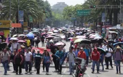 Personas participan en una manifestación de la Coordinadora Nacional de Trabajadores de la Educación (CNTE) este martes, en Ciudad de México (México).
