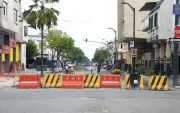La vía permanece parcialmente cerrada.