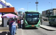 Servicio. Usuarios denuncian que el transporte público en Tumbaco circula saturado y ya no cubre la demanda.
