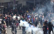 Campesinas y transportistas protestan en las calles de La Paz en medio de la crisis política y económica.