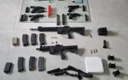 Armas de fuego, municiones y accesorios tácticos fueron decomisados durante el operativo ejecutado en Yantzaza