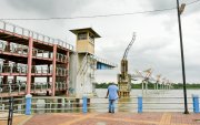 El puente Santay-Durán permanece inhabilitado tras cinco años del accidente que afectó gravemente su estructura.