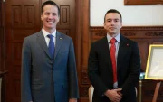 El senador Bernie Moreno fue recibido por el presidente Daniel Noboa en el Palacio de Carondelet, en Quito.