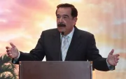 El exalcalde Jaime Nebot ofreció una conferencia en la Confradía de la Perla.