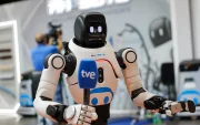 RH BOTS, compañía valenciana especializada en inteligencia artificial física y robótica inteligente, presenta dos robots humanoides autónomos.