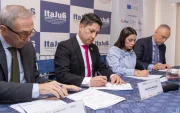 La presidenta del Consejo de la Judicatura, Mercedes Caicedo, y el director del SNAI, Mauricio Mayorga, así como el embajador italiano Giovanni Davoli, suscribieron el acuerdo.