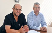 Santiago Carrasco, presidente de la Federación Médica Ecuatoriana, señaló que la prioridad debe ser garantizar el abastecimiento de medicamentos y fortalecer la atención sanitaria en el país.
