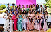 Las aspirantes compartieron escenario con reinas nacionales e invitadas especiales durante la ceremonia de imposición de bandas.