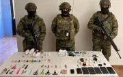 Militares decomisaron droga y 46 armas blancas en cárceles de Chimborazo y Bolívar.