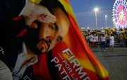 Referencial."Firmes por la patria”: la multitud se moviliza en un clima de fervor político que trasciende fronteras.