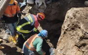 Cuatro personas quedaron atrapadas entre los escombros y fueron liberadas por los equipos de rescate.