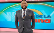 El comunicador continúa al frente de sus espacios informativos mientras promociona Vive Fútbol.