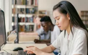 Jóvenes ecuatorianos podrán estudiar y trabajar en Australia durante un año con una visa especial.