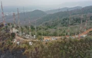 La afectación en los cerros de vía a la costa, entre ellos Cerro Azul, sigue ampliándose sin que se hayan generado acciones claras y efectivas para su control y amortiguamiento del impacto ecológico.