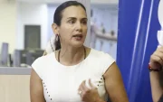 Asamblea tramita juicio político contra Inés Manzano por su gestión en el sector energético.