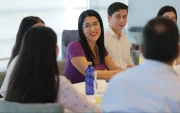 Gilda Alcívar firmó el acuerdo que regula las actividades complementarias en días sábados y establece mecanismos de compensación para los docentes.