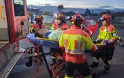 Personal de los bomberos brindó atención prehospitalaria a la persona afectada.