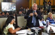 Un fuerte cruce se registró entre los concejales Arturo Escala y Ana Chóez.