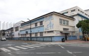 El hospital opera, aunque de forma limitada. El Estado le adeuda millones de dólares y sus empleados llevan impagos 34 meses.