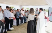 Representantes de Tía y Minutocorp en el evento de la puesta de la primera piedra.