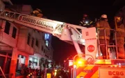 Bomberos de Guayaquil atendiendo una emergencia.