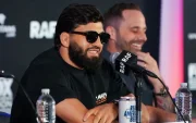 Arman Tsarukyan durante una conferencia de prensa de Real American Freestyle (RAF).