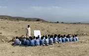 Una clase en el distrito de Achin district, en Afganistán.