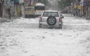 El río Milagro y esteros como Las Damas presentan acumulación de basura y maleza, lo que incrementa el riesgo de desbordamientos.