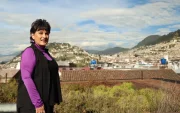 Mónica Moreira y su esposo José María Sáez llegaron a su casa en la Galápagos, hace 31 años. La han ido interviniendo poco a poco, desde la terraza la vista es increíble.