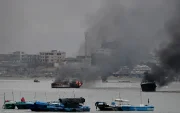 El incendio se originó en el Puerto de Manta, provincia de Manabí.