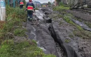 Lluvias en Quito provocaron desbordamiento de quebrada en Paquisha, ingresando agua a una vivienda sin daños a personas ni bienes reportados oficialmente confirmados.
