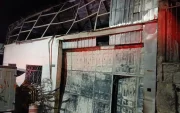 Incendio en La Tola Alta de Zámbiza arrasó una carpintería en Quito durante la madrugada sin reportes de personas afectadas heridos ni fallecidos