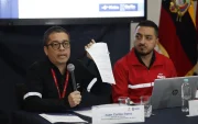 El gerente del Metro, Juan Carlos Parra, y Bruno León, gerente de Operaciones, presentaron informes técnicos para responder cuestionamientos sobre el funcionamiento del metro.
