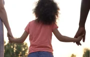 La reforma busca reducir los tiempos para que niñas, niños y adolescentes accedan a una familia.