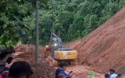 La vía Cuenca- Girón- Pasaje está cerrada en el kilómetro 86 por un deslizamiento de gran magnitud.