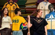 En esta temporada mundialista, varias marcas locales han decidido darle un giro creativo, reinterpretando la prenda más emblemática del fútbol ecuatoriano.