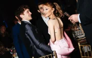 Ariana Grande y Ethan Slater en la gala anual de premios de la National Board of Review