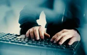 Las multinacionales afectadas por la suplantación de identidad también son consideradas víctimas en este escenario