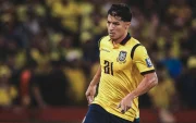 Alan Franco, mediocampista de Ecuador, pero juega como lateral derecho con el técnico Beccacece.