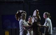 El equipo está conformado por un músico y cuatro intérpretes provenientes de distintas disciplinas