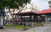 El paso de la Metrovía por la avenida Eloy Alfaro estuvo interrumpido tras el incendio en el edificio Multicomercio