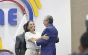 Diana Atamaint se despide de la presidencia del CNE tras la designación de José Cabrera como nuevo titular del organismo electoral.