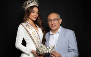 Marco Tapia afina los detalles de Miss Global Ecuador 2026. Con el asesor de imagen, Juliana Robles.