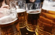 La cerveza podría bajar de precio por la reducción de impuestos que anunció Daniel Noboa.