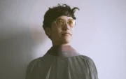Mariela Espinosa de los Monteros además de ser cantante de la banda Munn, su proyecto solista Sr. Maniquí y el dúo La Mujer Sin Cabeza, es maestra de canto.