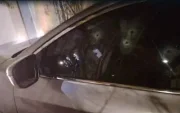 El automóvil presentó múltiples perforaciones luego del crimen registrado en la avenida Guayasamín.