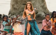 Shakira interpreta junto a niños en el video musical ‘Dai Dai’, previo a que la canción fuera reconocida como himno de los Mundiales por Billboard.