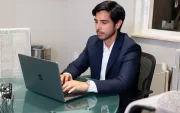 La experiencia de Hassain Vejar refleja cómo el conocimiento y liderazgo ecuatorianos pueden generar impacto más allá de las fronteras.